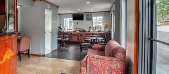 Rodeway Inn & Suites Fort Jackson