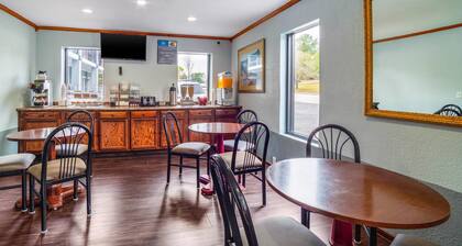 Rodeway Inn & Suites Fort Jackson