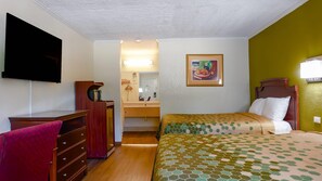 Escritorio, wifi gratis y ropa de cama 