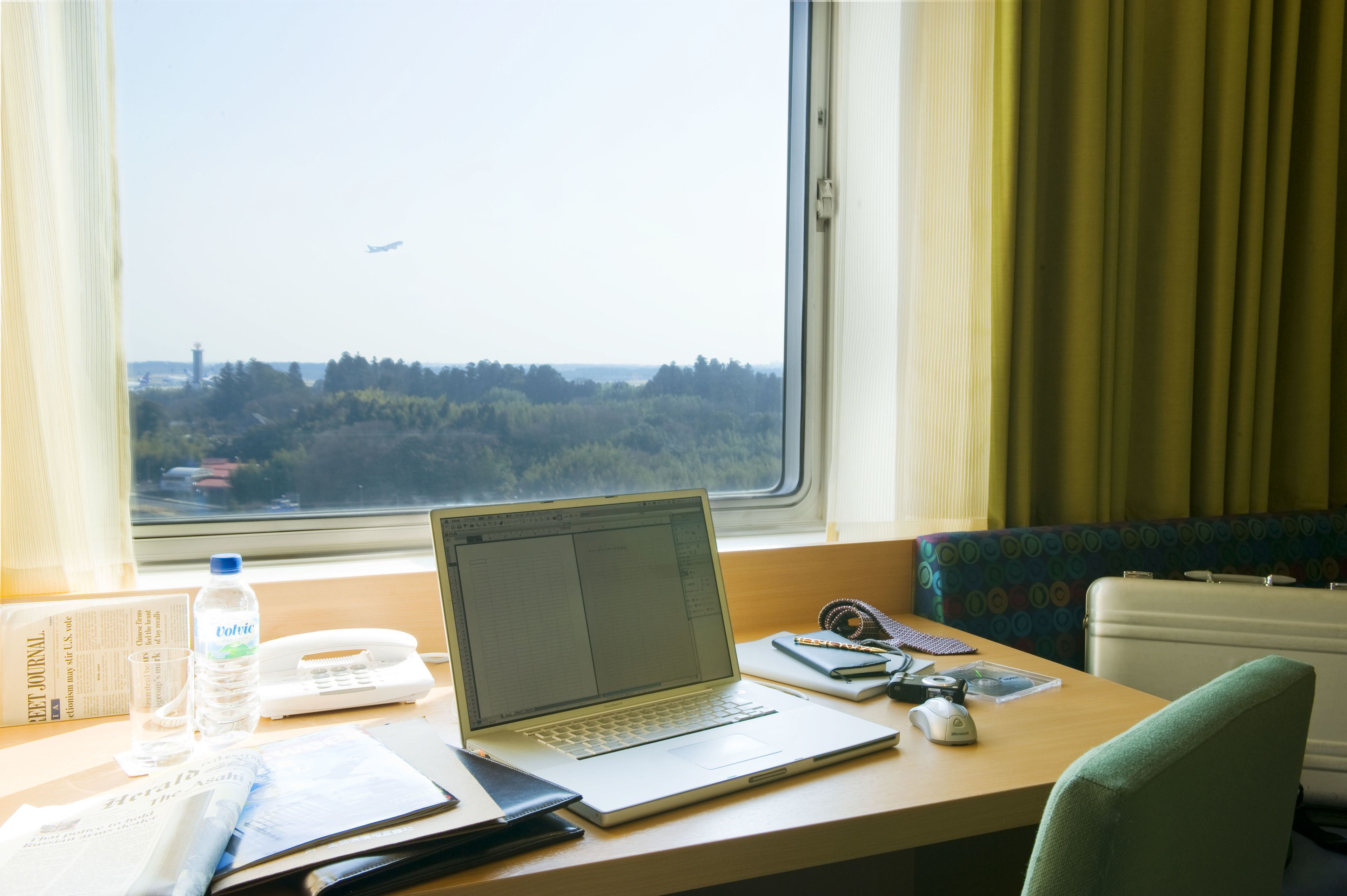 1 bedroom, desk, blackout curtains, soundproofing