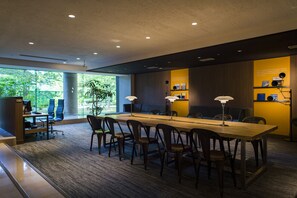 Lobby lounge
