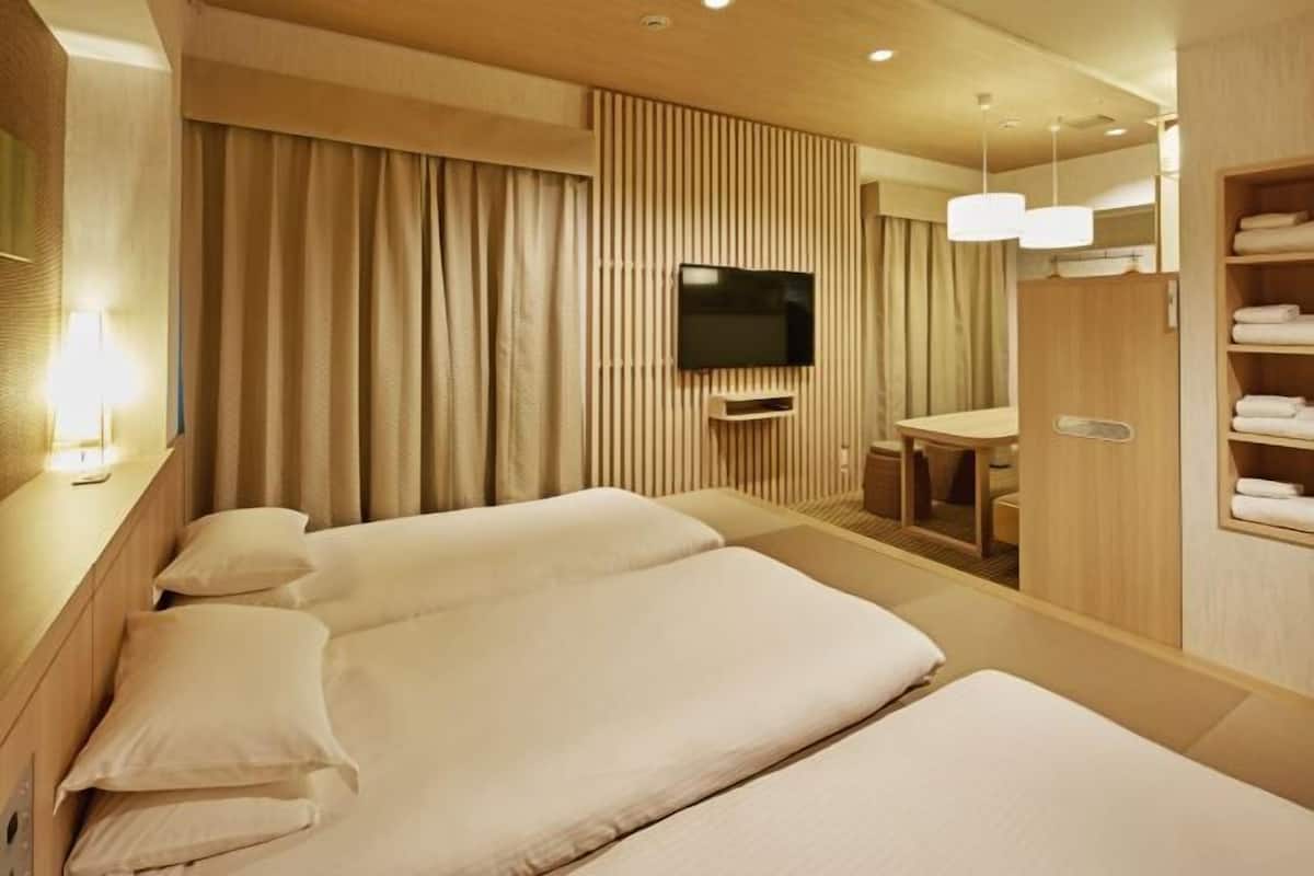 办公桌、遮光窗帘、隔音、熨斗/熨板