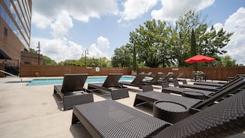 Outdoor pool, pool umbrellas, sun loungers
