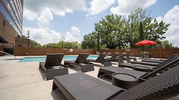 Outdoor pool, pool umbrellas, sun loungers