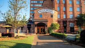A brick building with a sign reading "Houlihan's" and "Marriott" above it. - Columbus Marriott (Columbus)