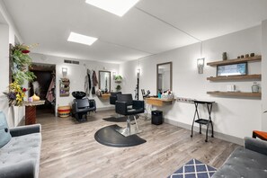 Couples treatment rooms, deep-tissue massages, facials - Holiday Inn Alexandria - Downtown by IHG (Alexandria)