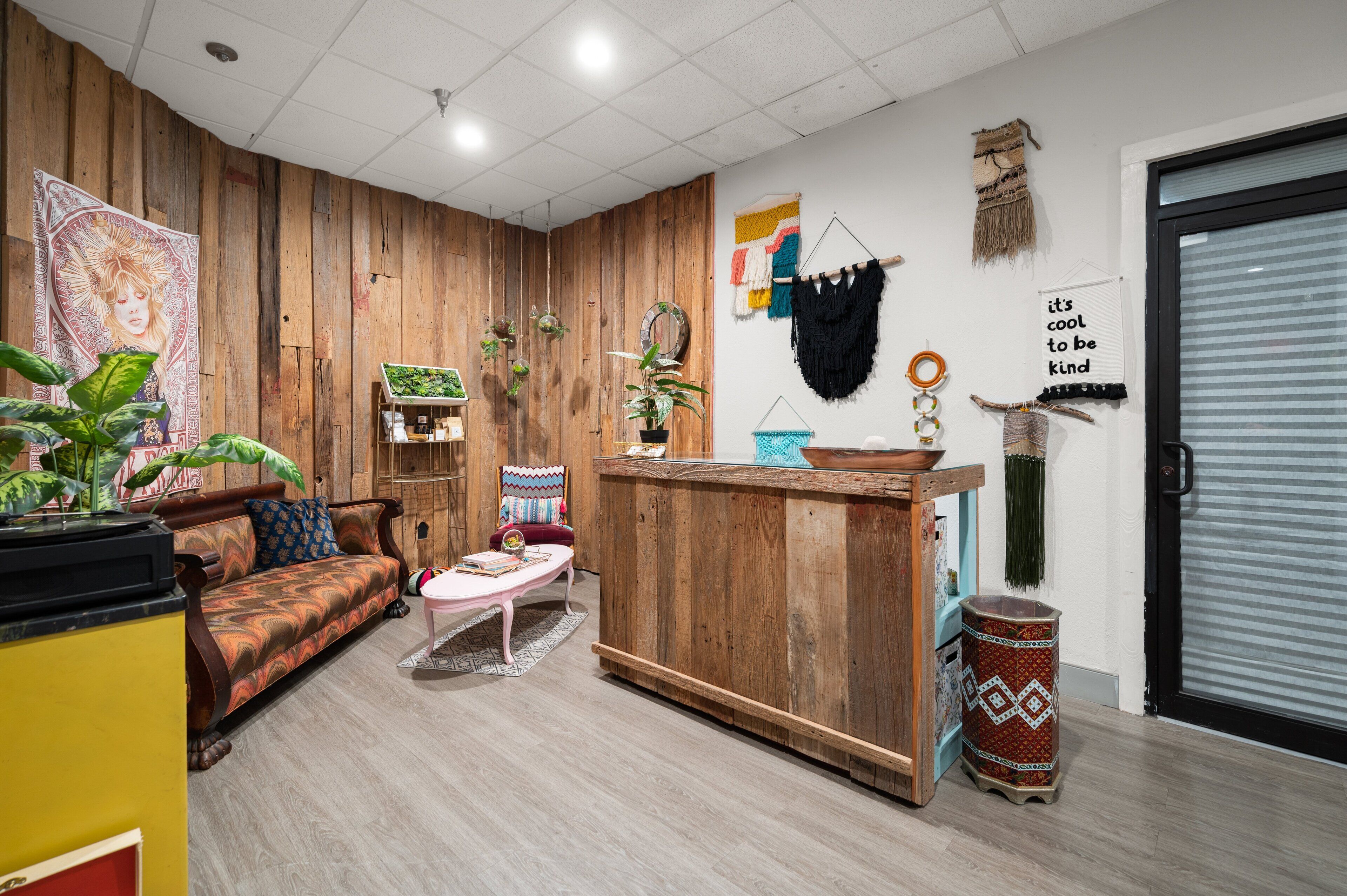 couples treatment room(s), deep-tissue massages, facials