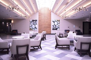 Breakfast, lunch, dinner served; American cuisine - Holiday Inn Alexandria - Downtown by IHG (Alexandria)