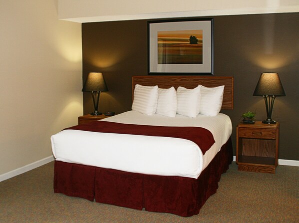 Studio, 1 King Bed with Sofa bed | Pillow-top beds, desk, iron/ironing board, free WiFi