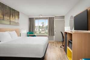 Surmatelas, coffres-forts dans les chambres, bureau, rideaux occultants