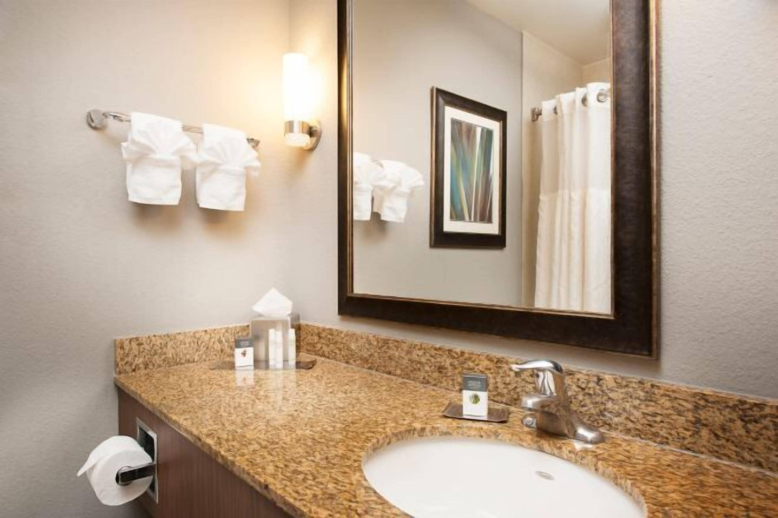 Kamar mandi | Kombinasi shower/bathtub dan perlengkapan mandi gratis