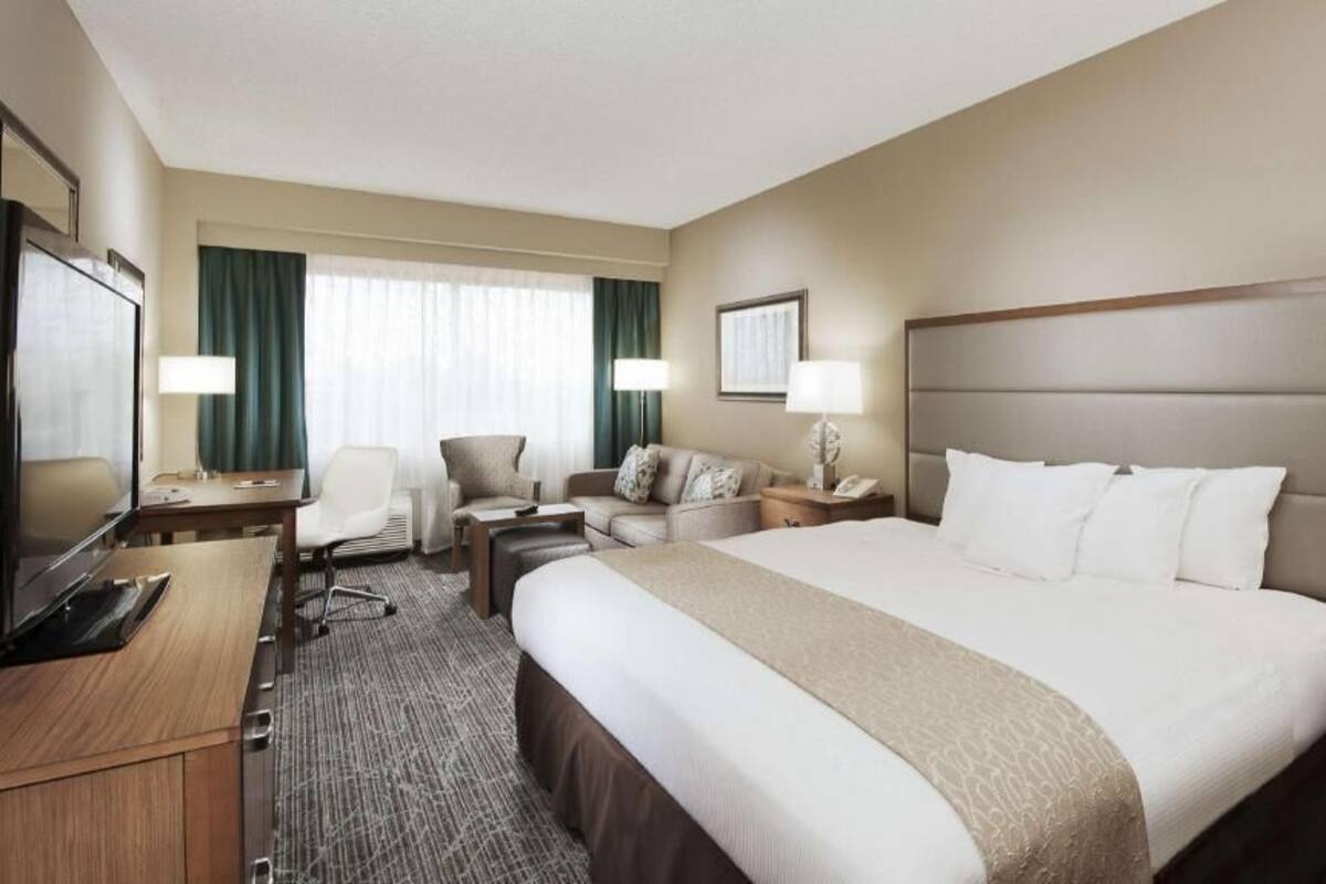 Select Comfort beds, in-room safe, desk, laptop workspace