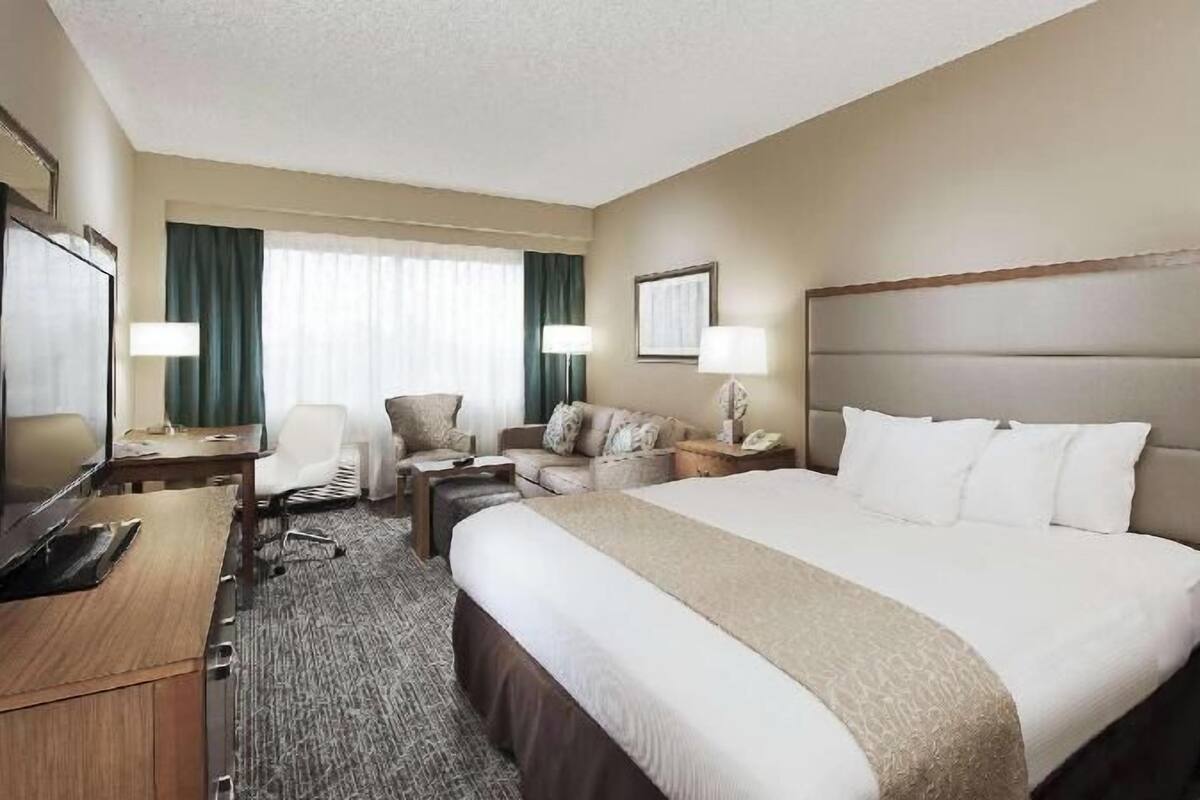 Select Comfort beds, in-room safe, desk, laptop workspace