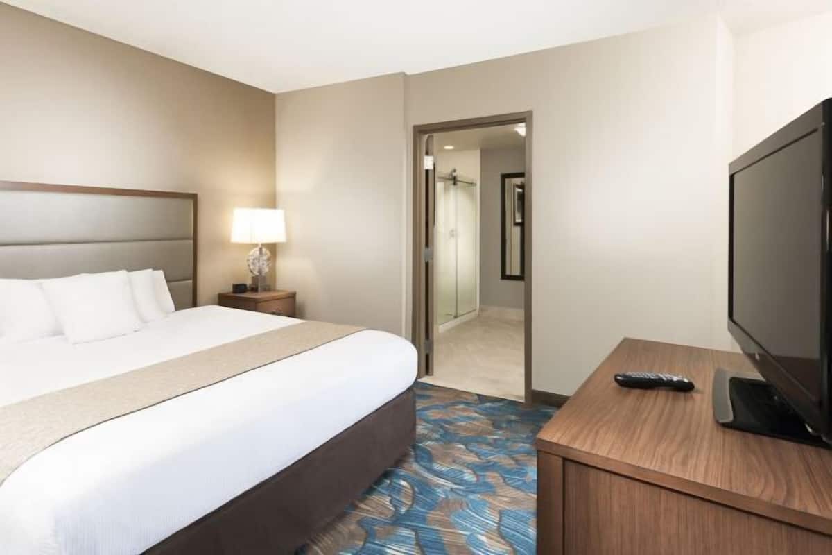 Select Comfort beds, in-room safe, desk, laptop workspace