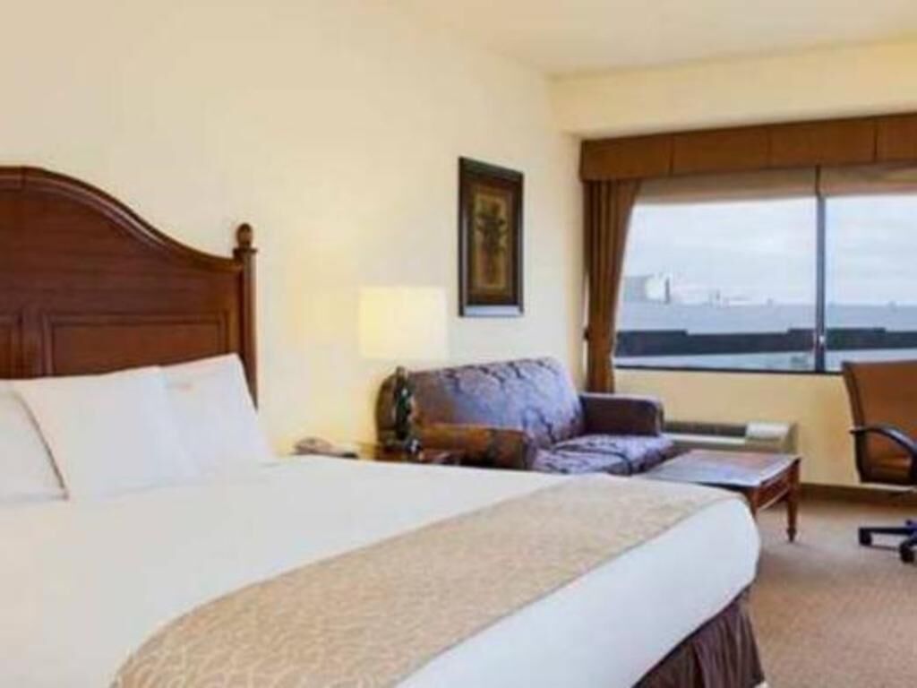 Select Comfort beds, in-room safe, desk, laptop workspace