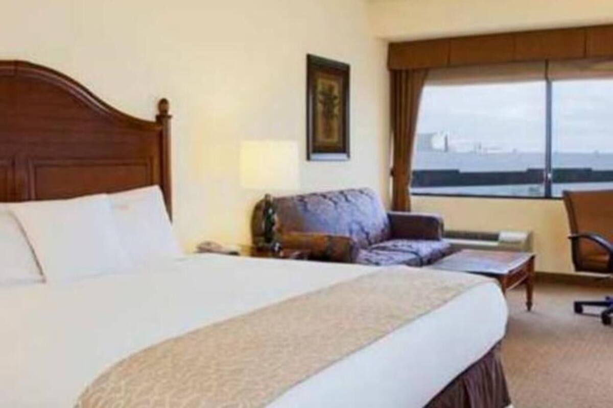 Select Comfort beds, in-room safe, desk, laptop workspace