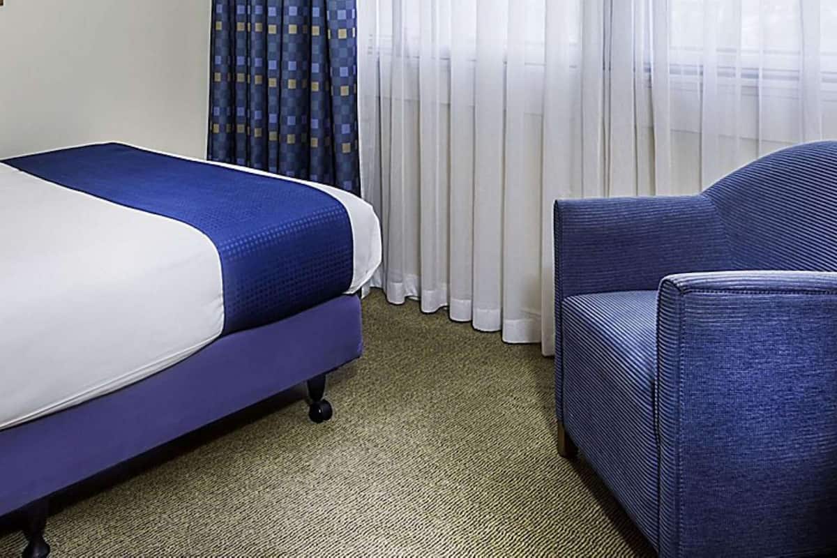 standard room, 1 single bed, non smoking | desk, laptop workspace, soundproofing, iron/ironing board