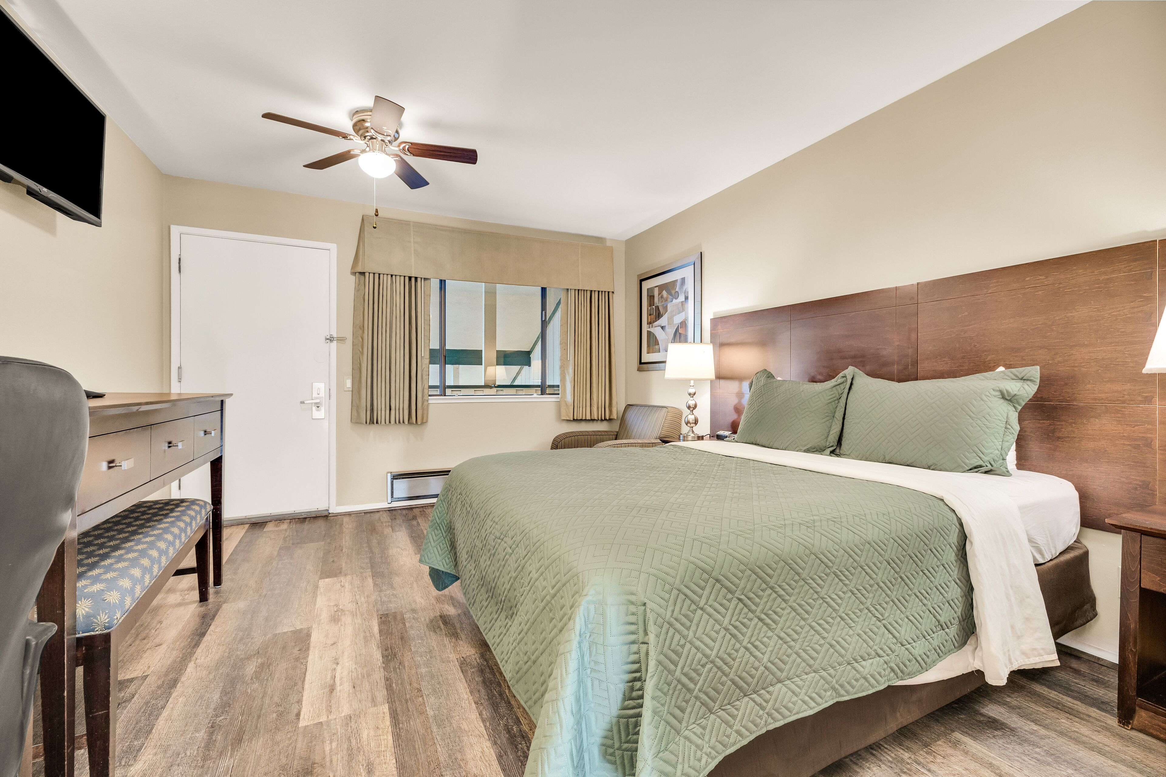 standard room, 1 queen bed | desk, laptop workspace, iron/ironing board, free wifi