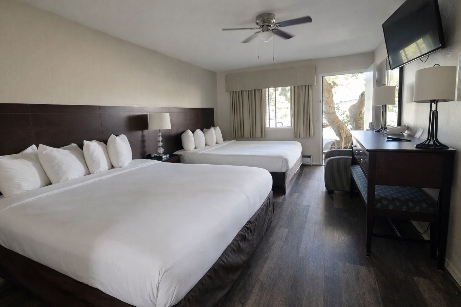 Bureau, espace de travail pour ordinateur portable