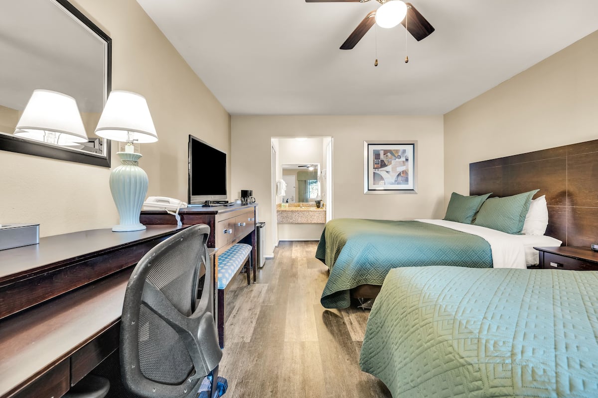 Desk, laptop workspace, iron/ironing board, free WiFi