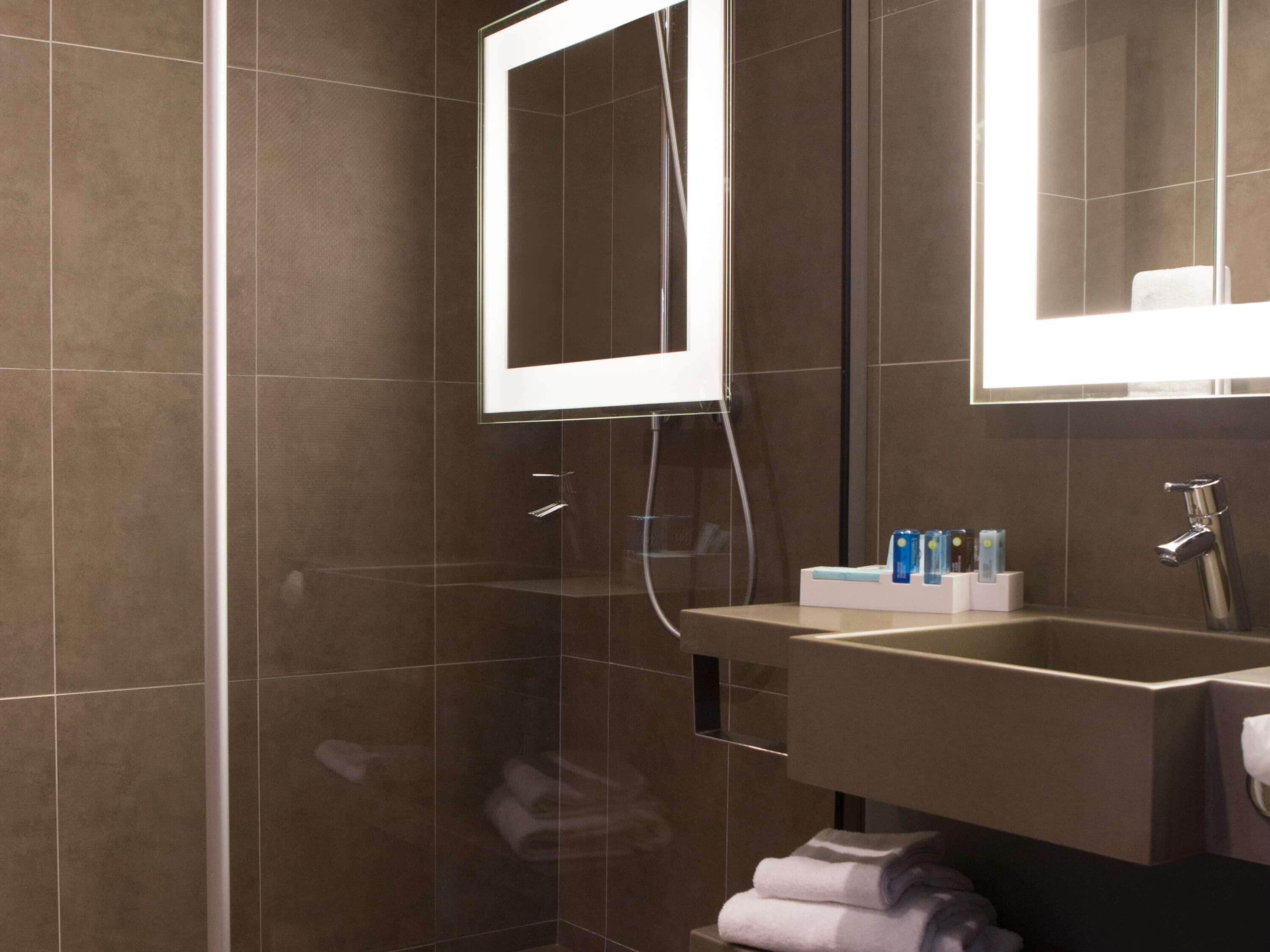 Executive Suite, 1 Queen Bed with Sofa bed | Minibar, in-room safe, desk, blackout curtains