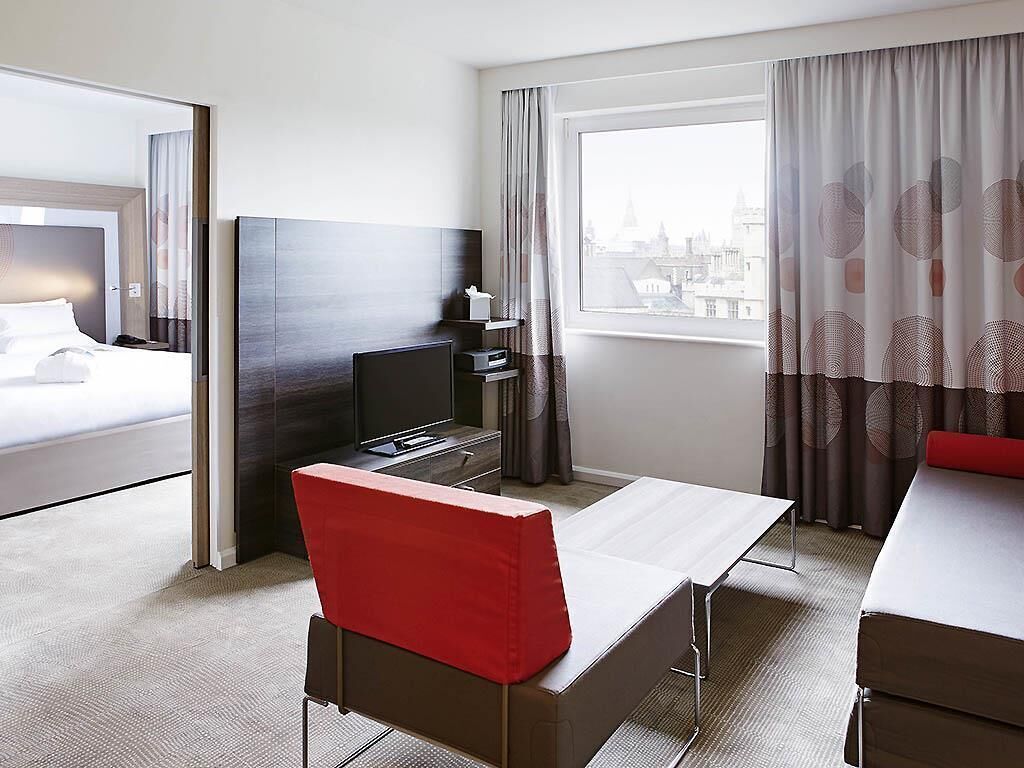Executive Suite, 1 Queen Bed with Sofa bed | Minibar, in-room safe, desk, blackout drapes