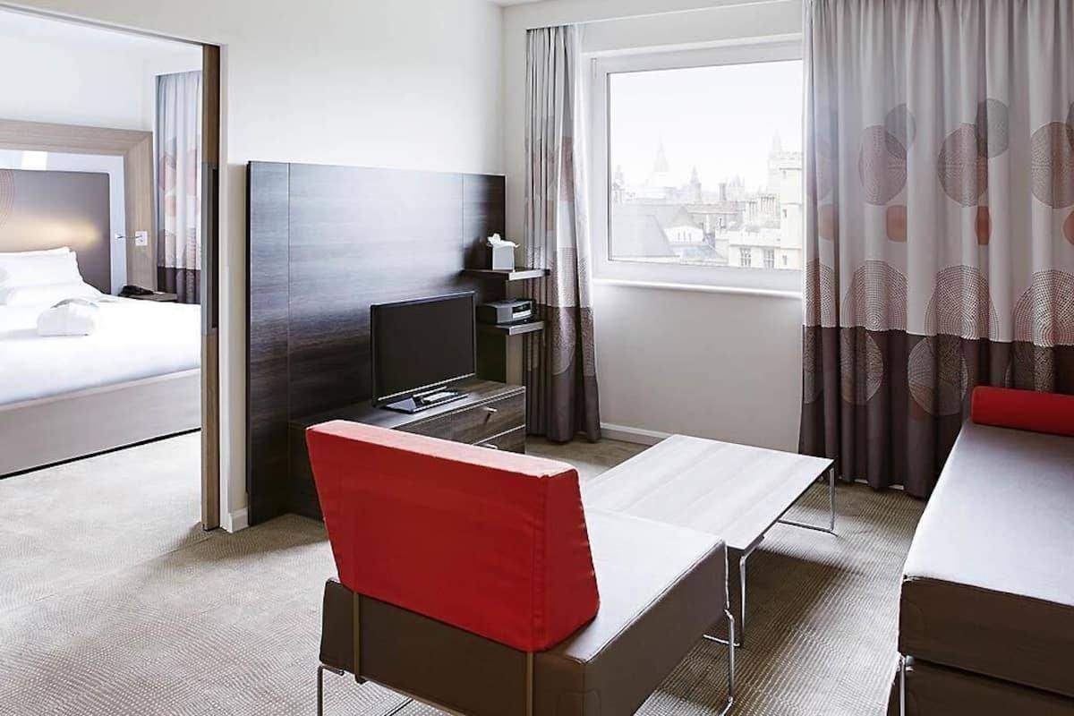 Executive Suite, 1 Queen Bed with Sofa bed | Minibar, in-room safe, desk, blackout drapes