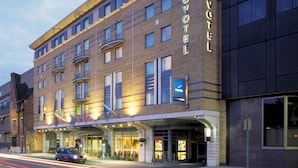 A hotel with a brick facade, multiple balconies, and a sign reading "NOVOTEL". - Novotel London Waterloo (London)