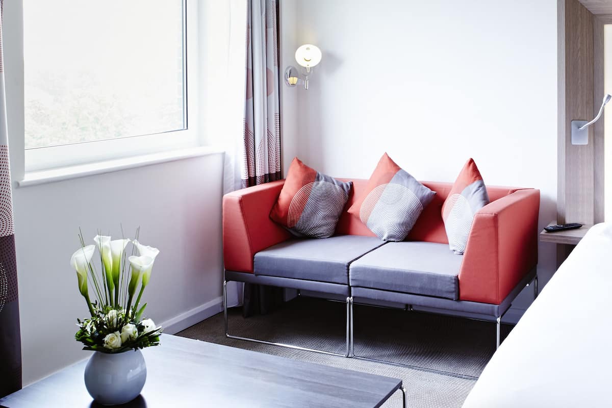 executive room, 1 queen bed with sofa bed | minibar, in-room safe, desk, blackout curtains