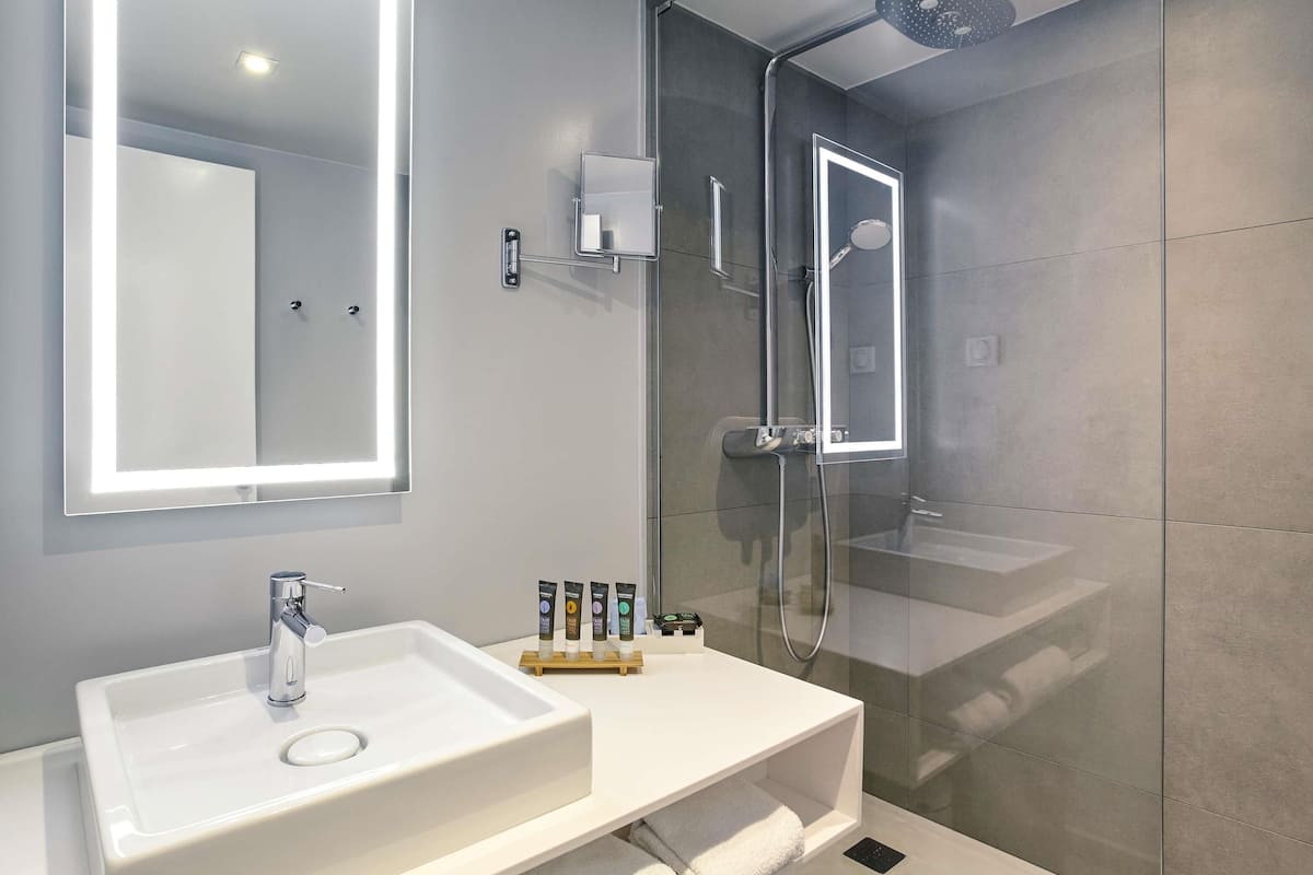 minibar, in-room safe, desk, blackout curtains