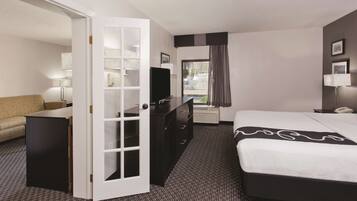 Suite, 1 cama King size, para no fumadores | Ropa de cama de alta calidad, camas con pillow-top y escritorio