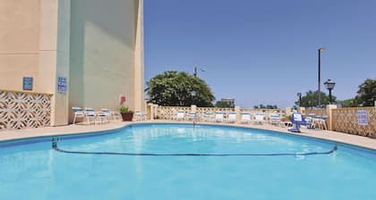 La Quinta Inn & Suites by Wyndham Charleston Riverview