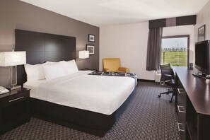 Ropa de cama de alta calidad, camas con pillow-top y escritorio 