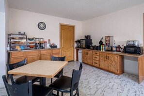 Free continental breakfast - Travelodge by Wyndham Merrill (Merrill)