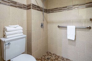 Suite, 1 Katil Raja (King), Non Smoking | Bilik Mandi | Gabungan pancuran/tab mandi, kelengkapan dandanan diri percuma 