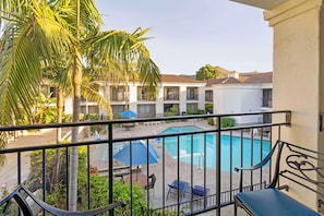 Suite, 1 King Bed, Non Smoking, Balcony | Room amenity
