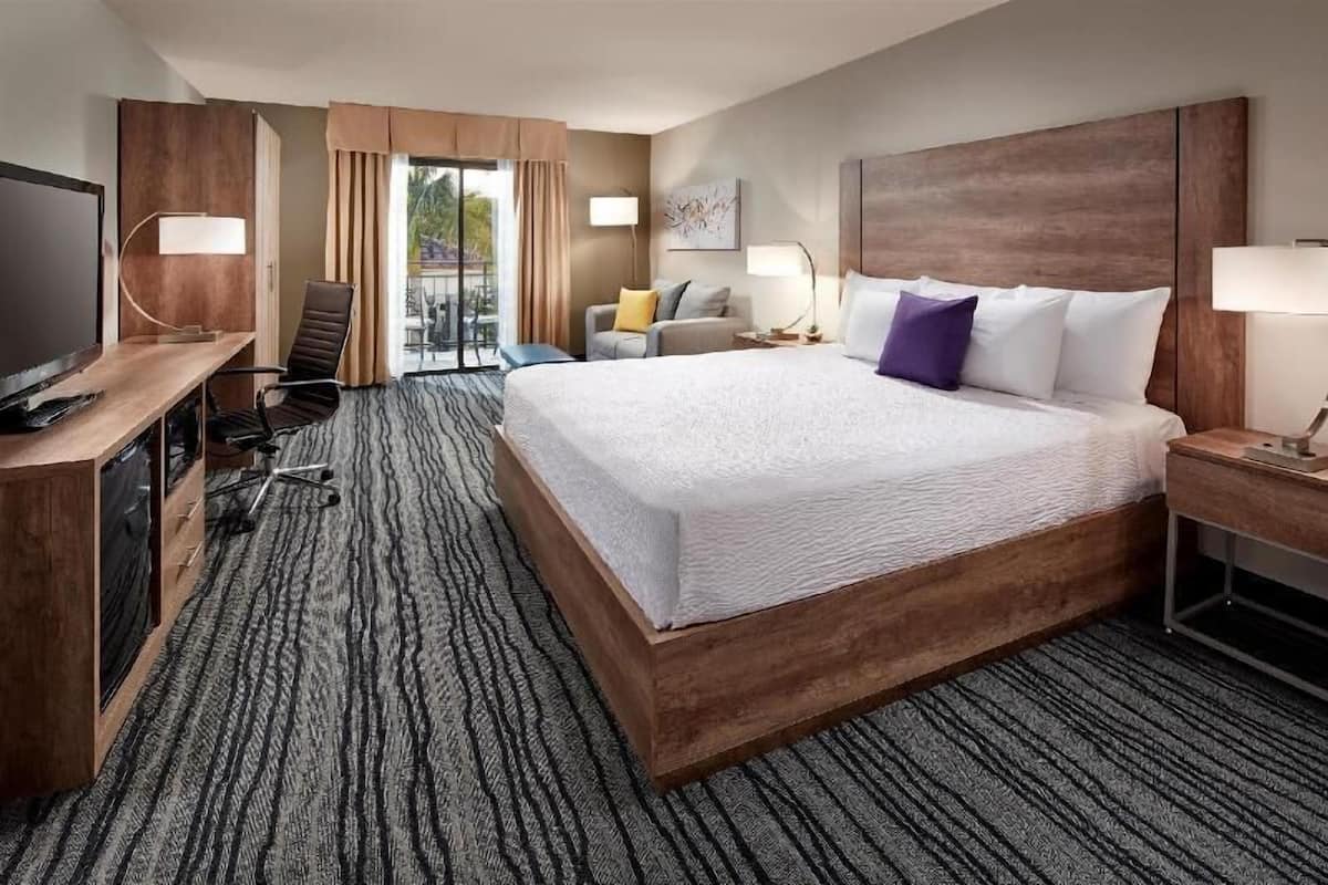 Hypo-allergenic bedding, in-room safe, blackout drapes
