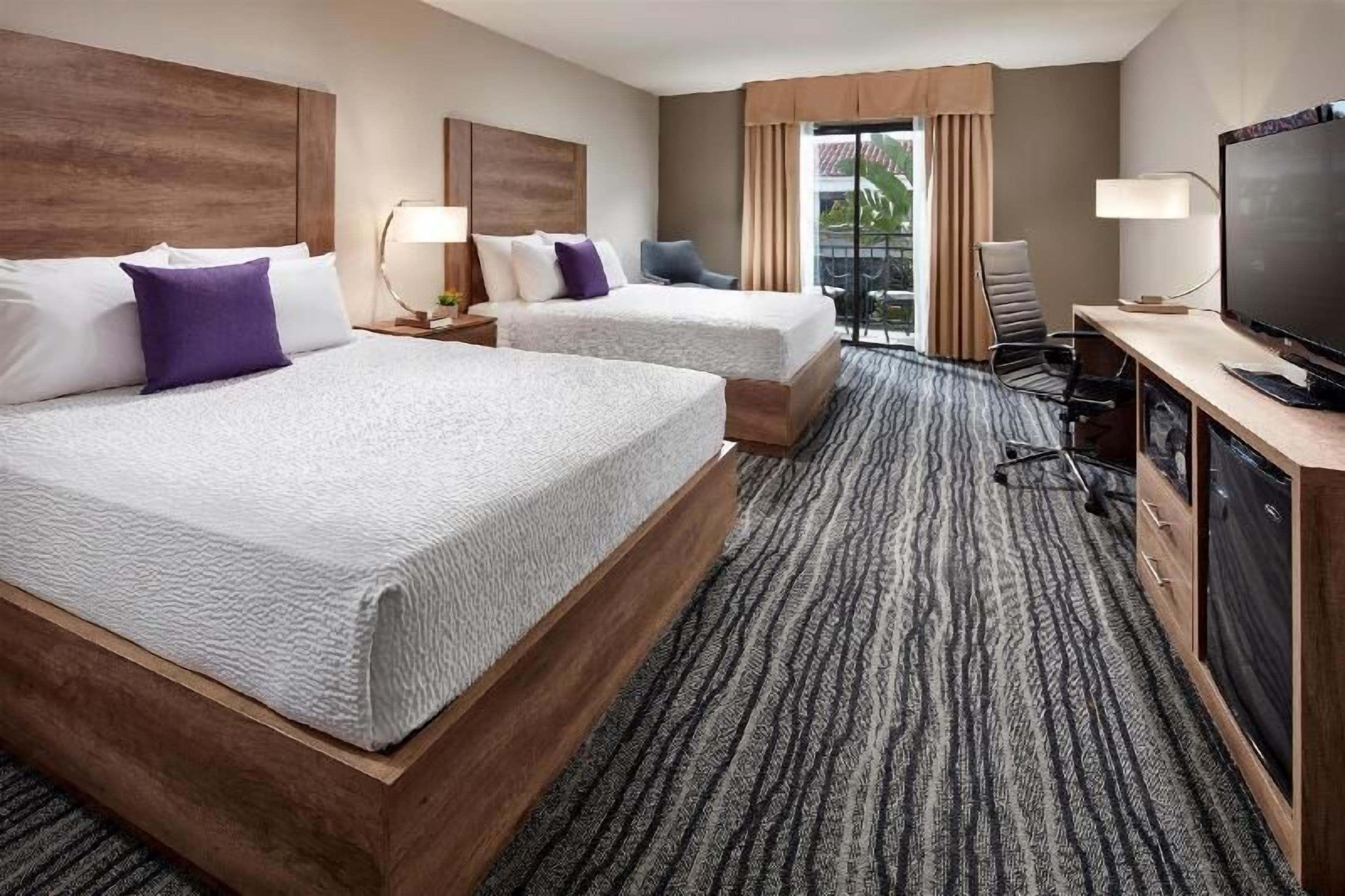 Hypo-allergenic bedding, in-room safe, blackout drapes