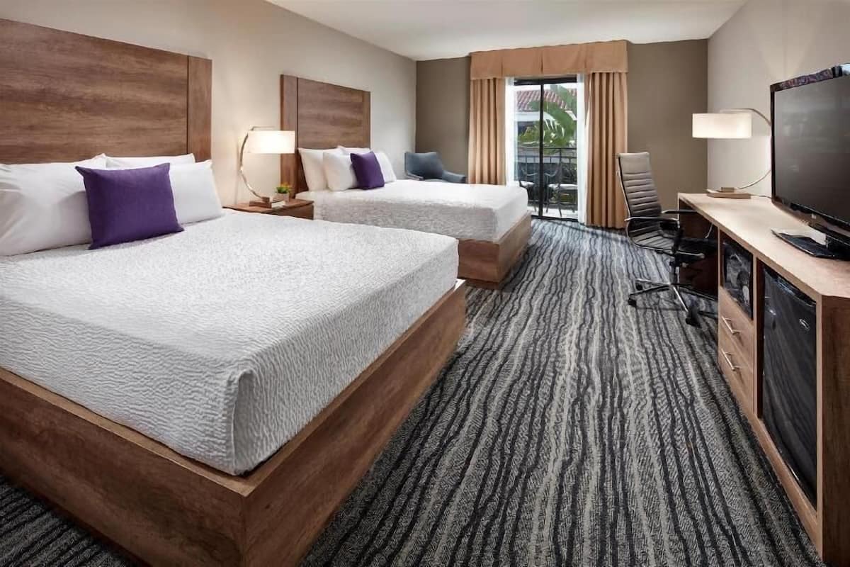 Hypo-allergenic bedding, in-room safe, blackout drapes