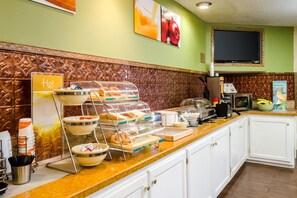 Free continental breakfast 