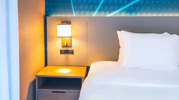 1 bedroom, hypo-allergenic bedding, desk, laptop workspace