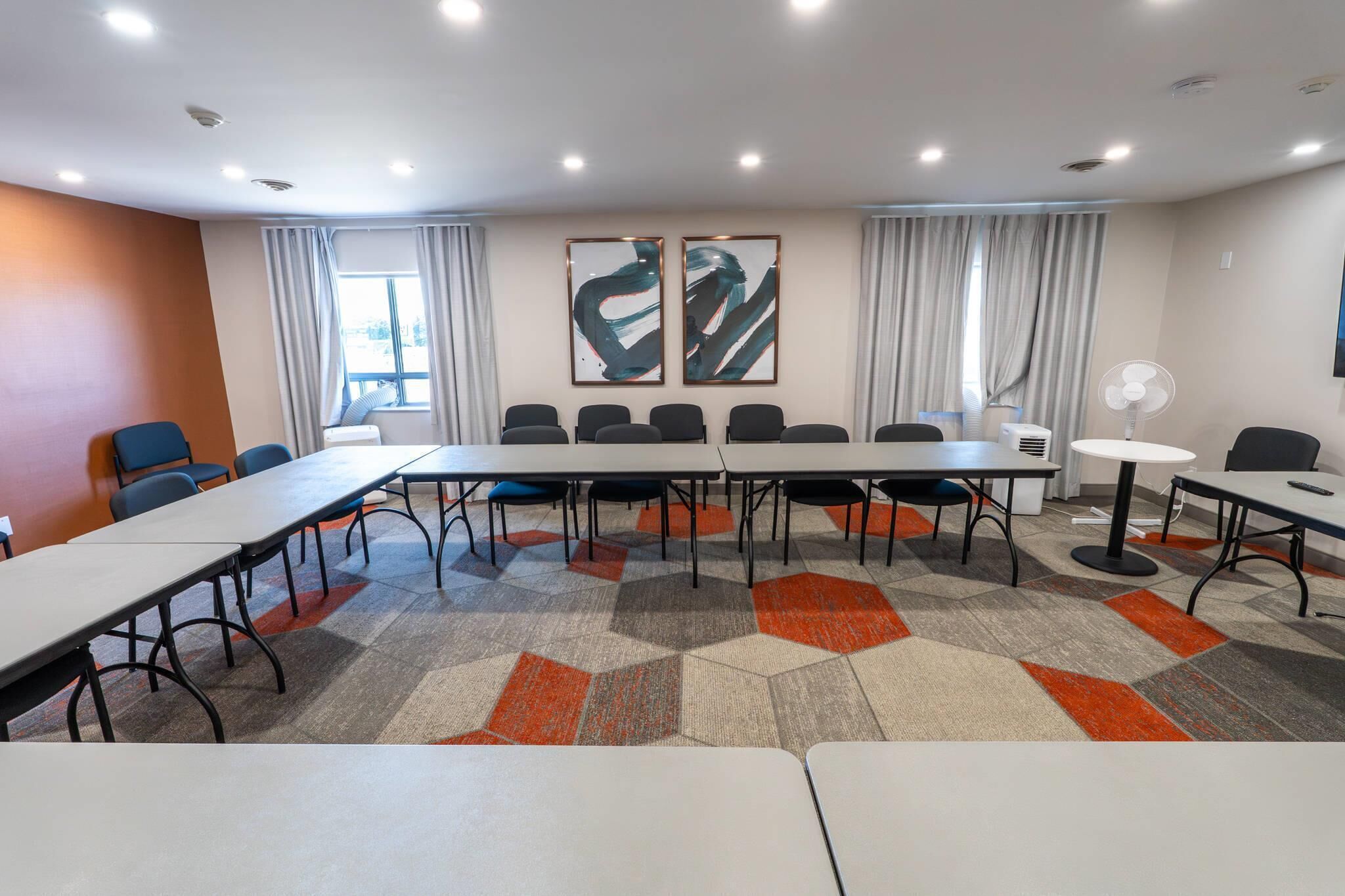 Photo - Comfort Suites London