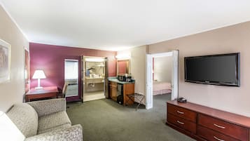 Suite, 1 King Bed, Non Smoking | Blackout curtains, soundproofing, iron/ironing board, free WiFi