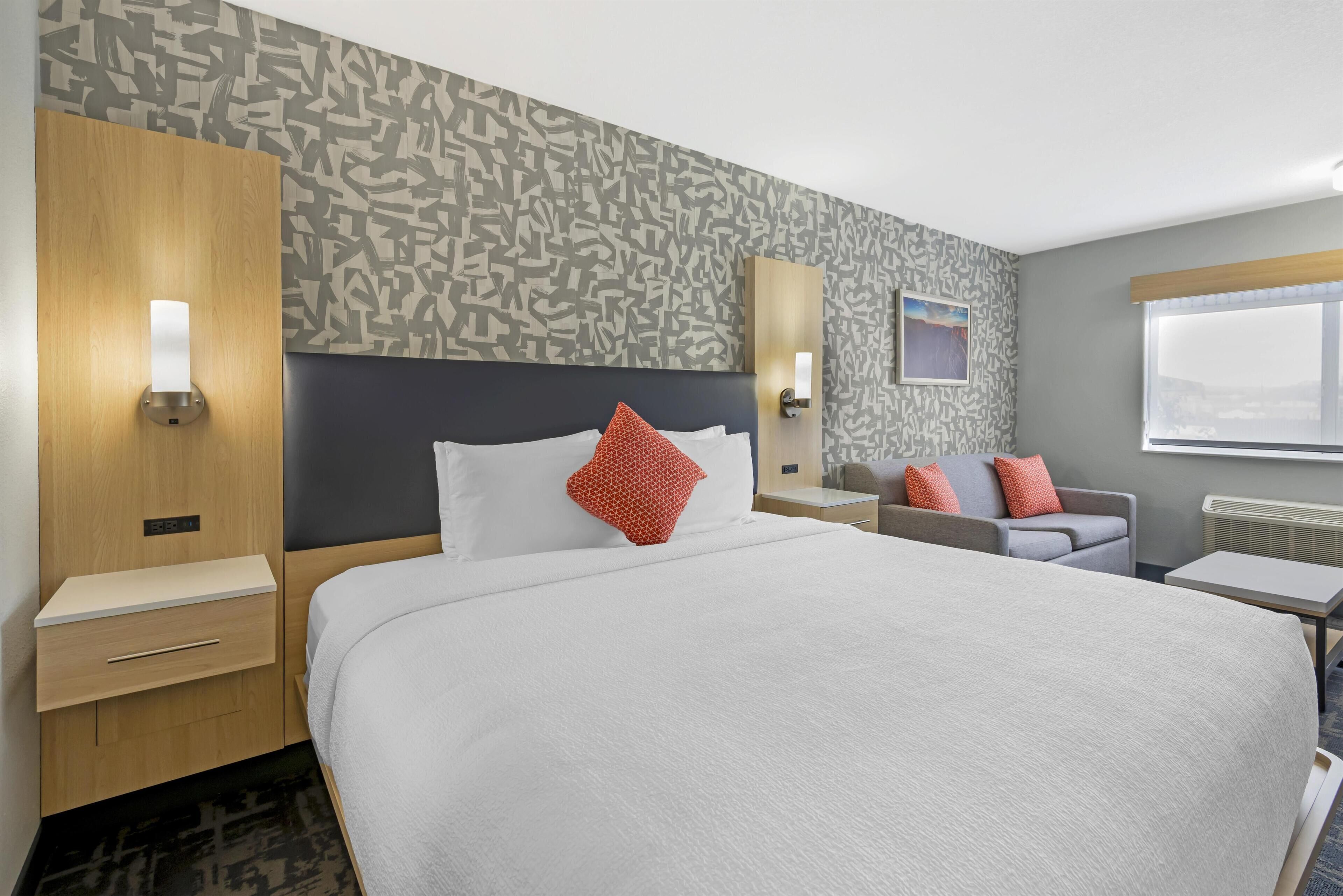 Standard Room, 1 King Bed, Non Smoking (Walk-in Shower;with Sofabed) | Pillowtop beds, desk, laptop workspace, blackout drapes