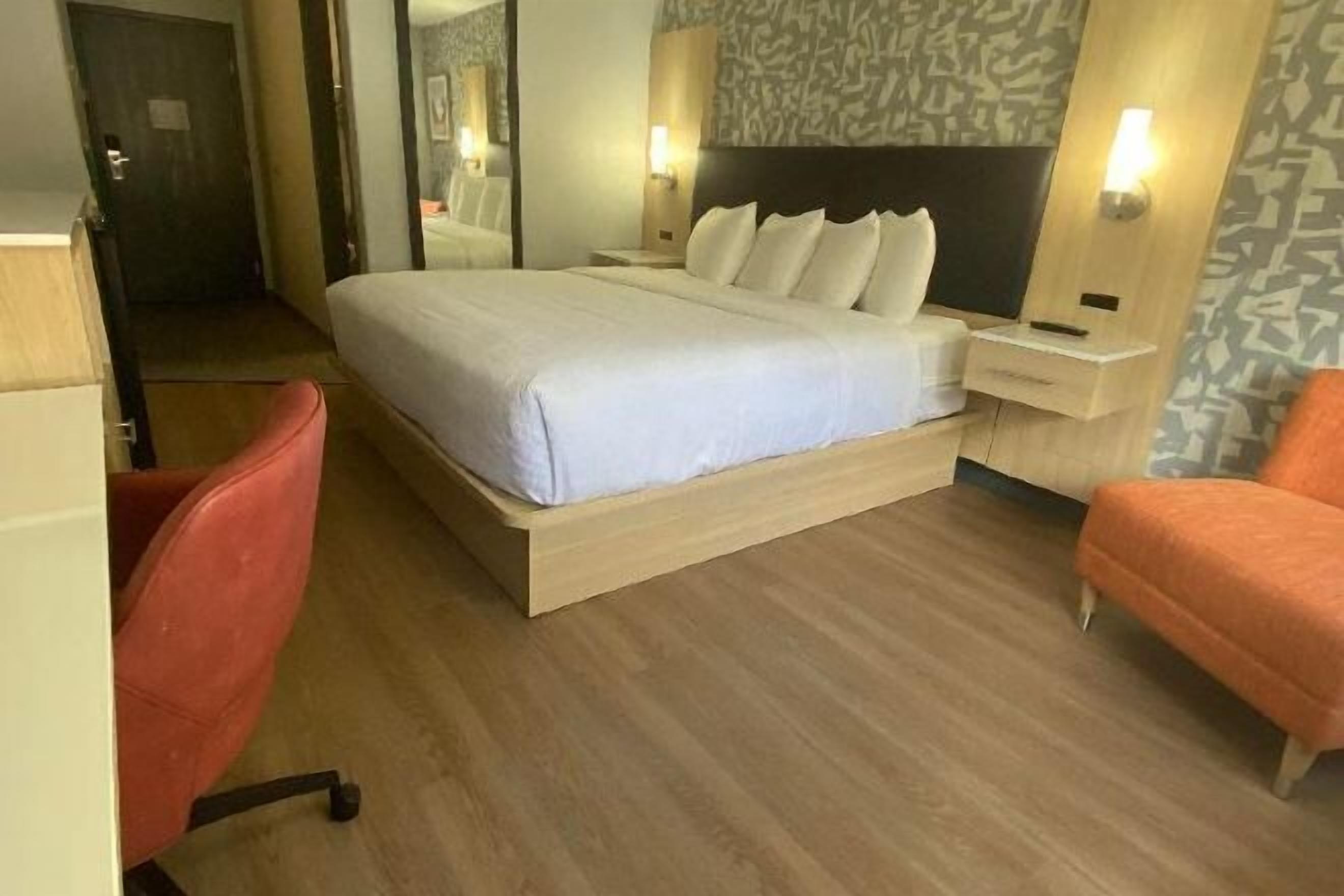 Pillowtop beds, desk, laptop workspace, blackout drapes