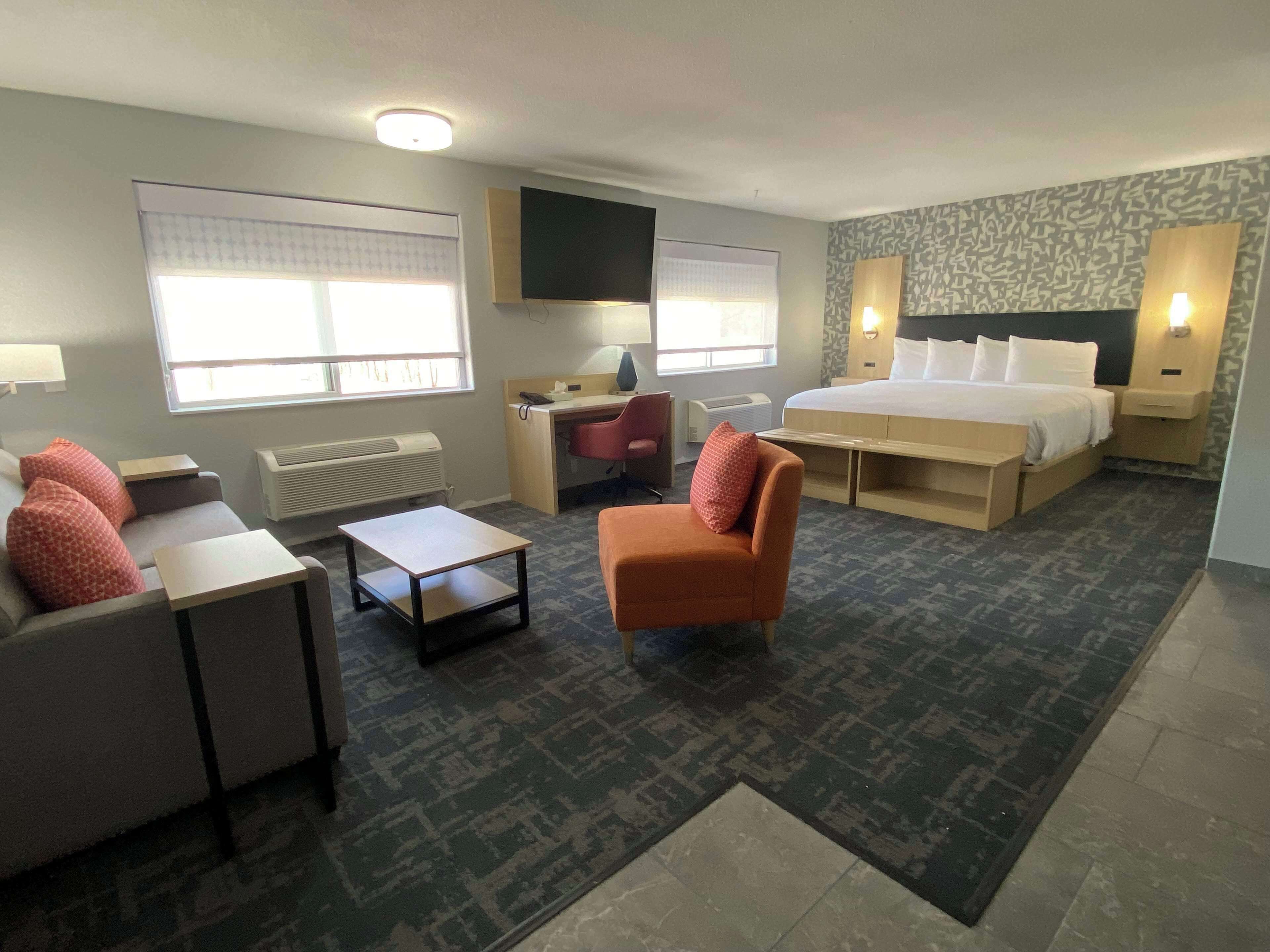 suite, 1 king bed, non smoking, kitchenette (dining table;walk-in shower) | pillow-top beds, desk, laptop workspace, blackout curtains