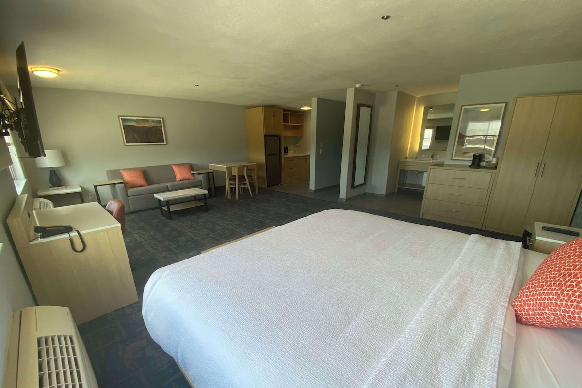 Suite, 1 King Bed, Non Smoking, Kitchenette (Dining Table;Walk-in Shower) | Pillow-top beds, desk, laptop workspace, blackout curtains