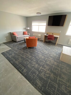 Deluxe Studio Suite, Kitchenette | Living area | Flat-screen TV