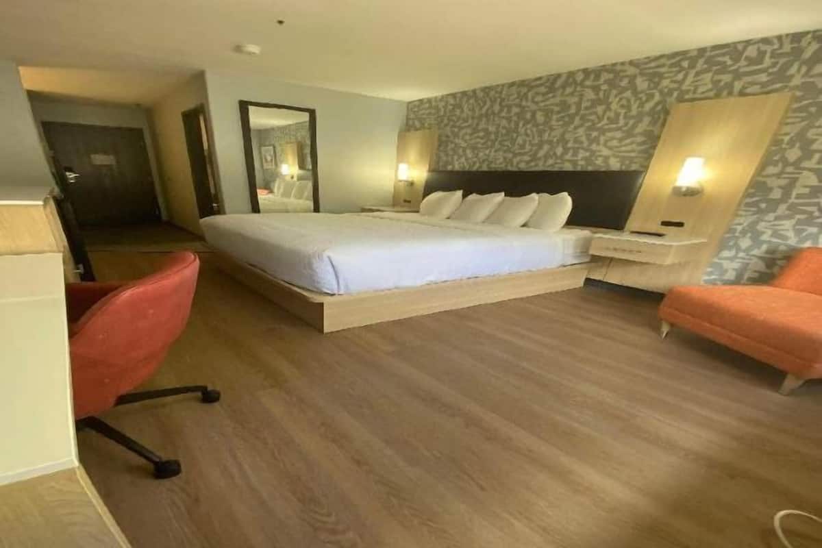 Pillow-top beds, desk, laptop workspace, blackout curtains