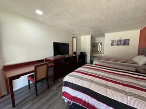 Individuell dekoriert, individuell eingerichtet, Schreibtisch